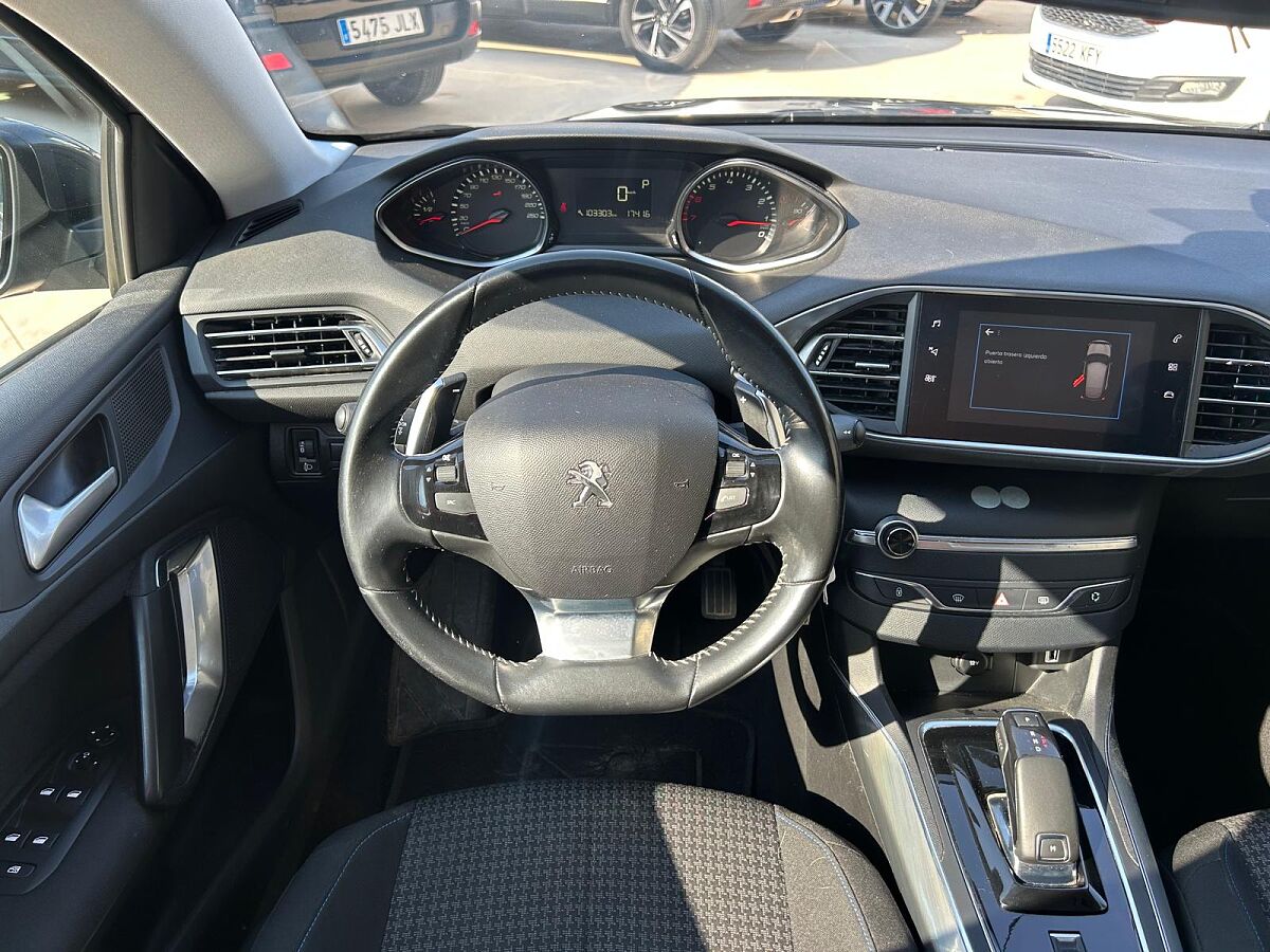 PEUGEOT 308 STYLE 1.2 E-THP AUTO SPANISH LHD IN SPAIN 64000 MILES SUPERB 2019